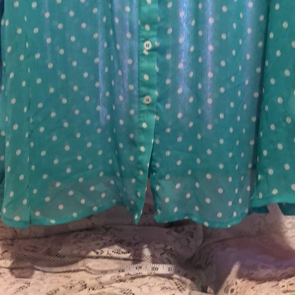 Ladies green and white polka dot cold shoulder 1X - Picture 6 of 9